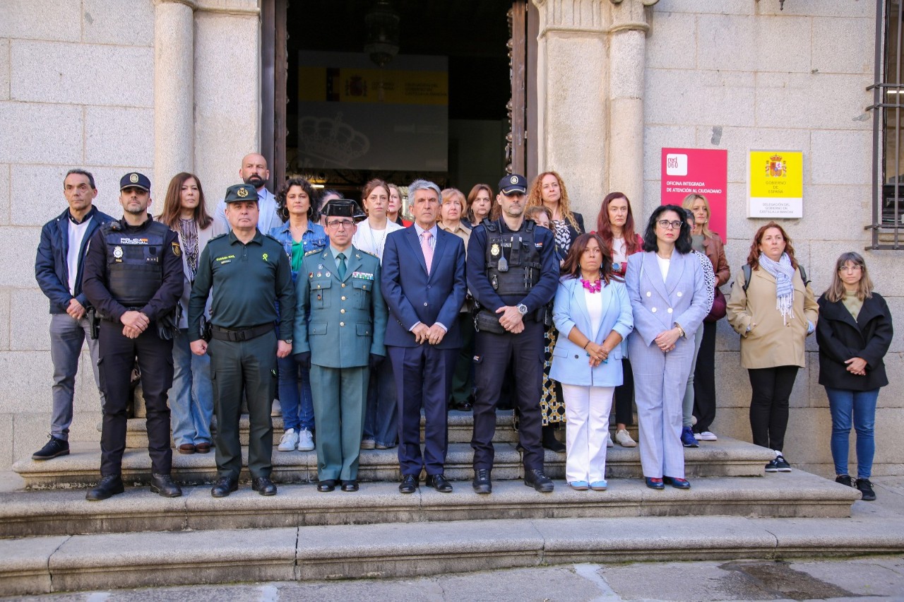 The Delegation of the Government of Castilla-La Mancha keeps a minute of silence for the latest murder confirmed as male violence in Córdoba