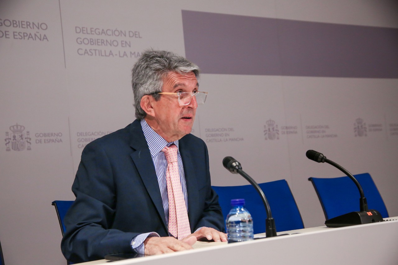 Sabrido defends the regularization of immigrants by “normalization, justice and need”
