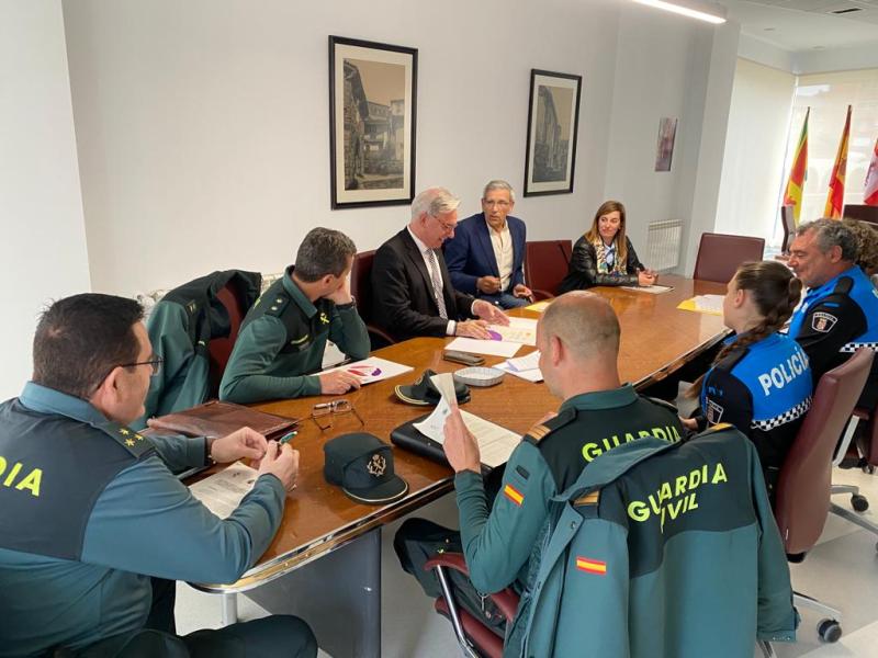 Civil Guard and the City of Guardo sign the protocol of coordination and collaboration to guarantee compliance with the judicial measures of protection to the victims of Gender Violence