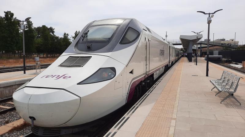Renfe replaces the Intercity service with an Alvia in Extremadura
