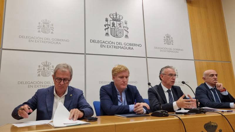 Quintana highlights the agreement reached between CHG, Badajoz City Council and Junta to eliminate the nenúfar from the Guadiana River