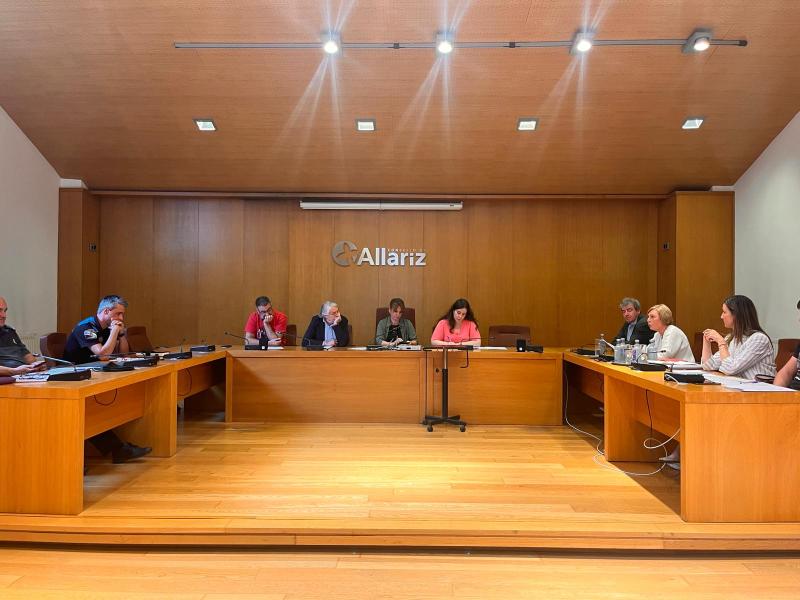 Emilio González and María Cristina Cid sign the adhesion of the City of Allariz to the Viogen system