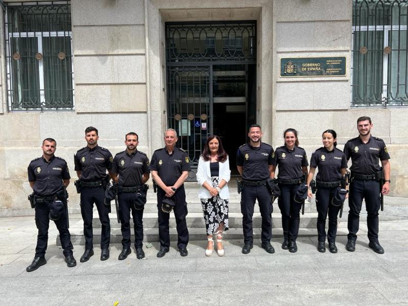 Isabel Rodríguez welcomes the 7 agents of the National Police who will carry out their practices in the province of Lugo