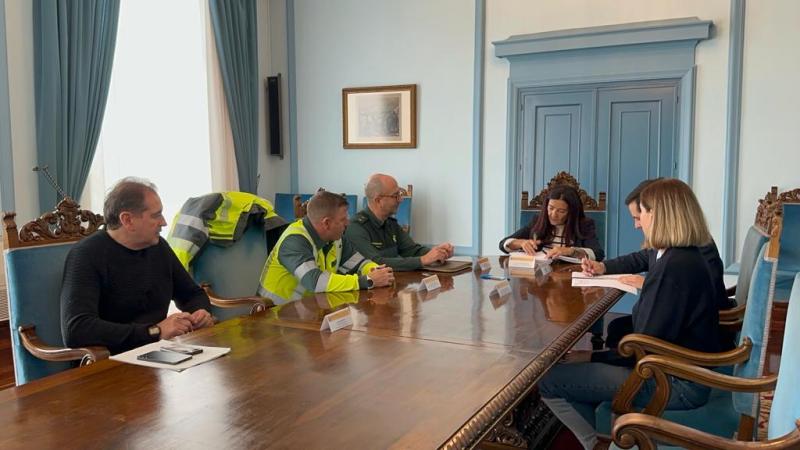 Isabel Rodríguez aims for greater safety on the roads thanks to the signing of the Winter Road Plan, which has 45 snowploughs and more than 7,000 tons of salt