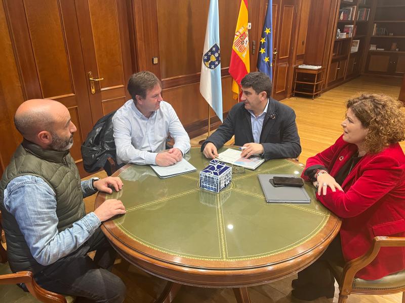 Pedro Blanco commits with the mayor to transfer to the Ministry the project to reduce the risk of flooding in the town of Sada
