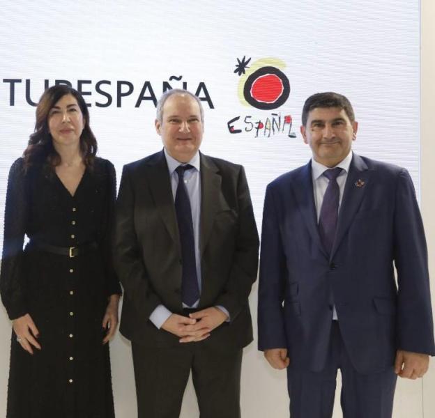 Pedro Blanco reflects in Fitur the commitment of the new minister to continue promoting the modernization of tourism in Galicia