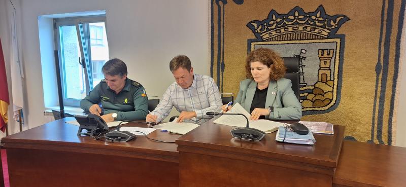 María Rivas signs with the city of Sada the protocol of accession to the VioGen system for the protection of women victims of gender violence