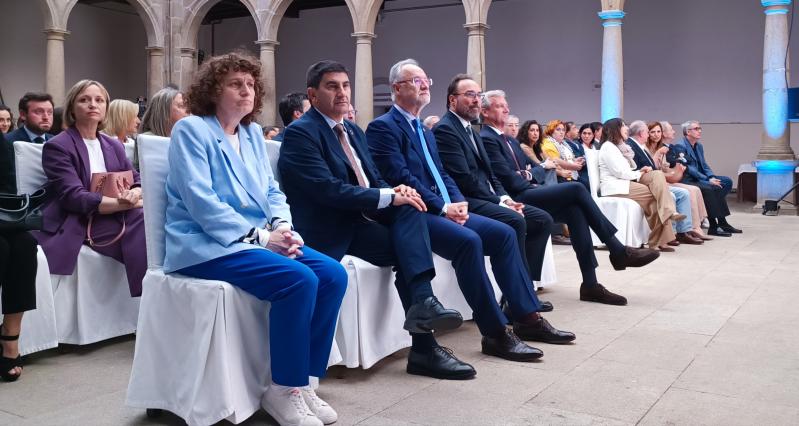 Pedro Blanco congratulates Limpieza Salgado for his 11th Business Excellence Award from the Financial Club of Santiago and recalls that companies have their best ally in the Government