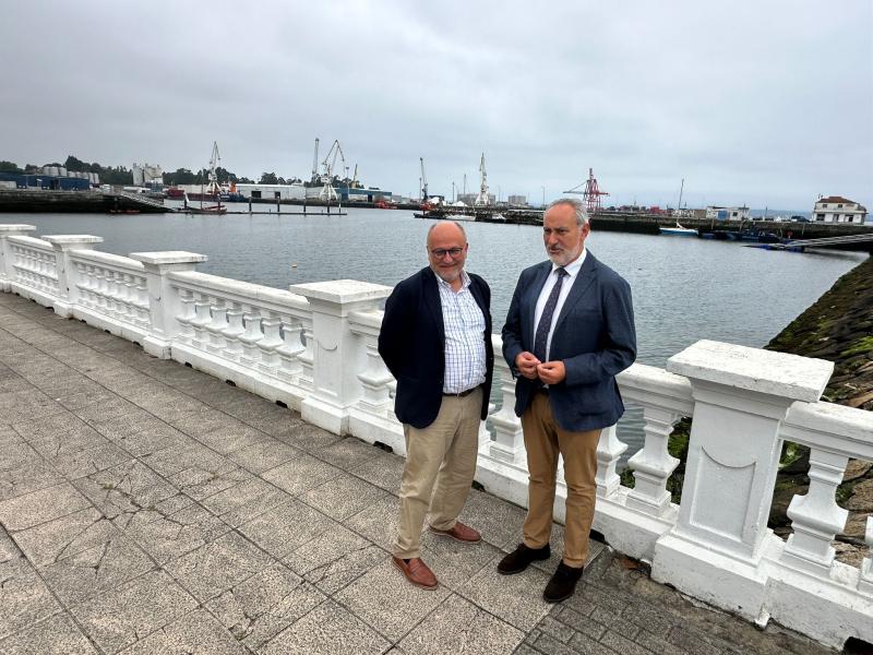 Abel Losada visits the Port of Vilagarcía and meets with President José Manuel Cores Tourís