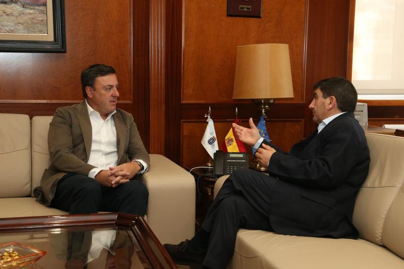 Pedro Blanco thanks the President for his sensitivity after offering the means of the County Council of A Coruña to welcome migrants who arrive in Galicia