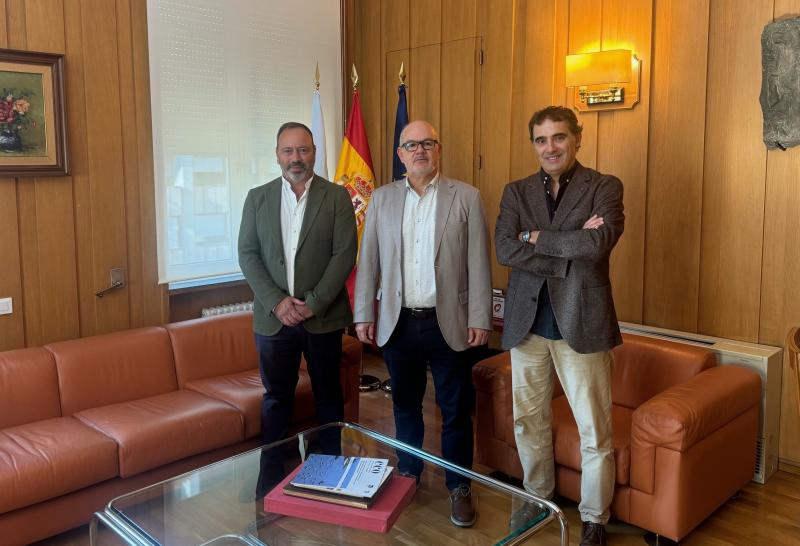 Eladio Santos meets with representatives of the builders and the AECC to know their situation and needs