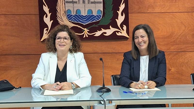 María Rivas and María Barral sign the protocol of accession of Betanzos to the VioGen system for the protection of women victims of gender violence