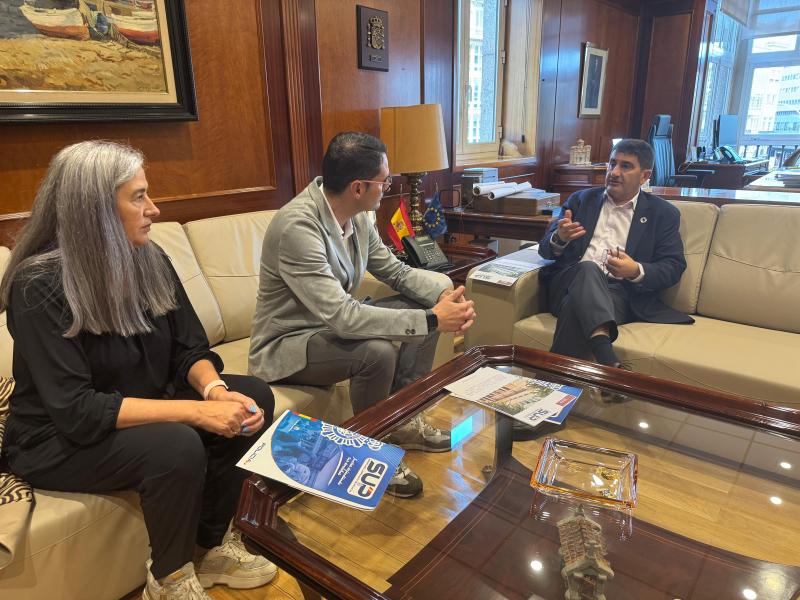 The government delegate receives the representatives of the Unified Police Union (SUP) in Galicia