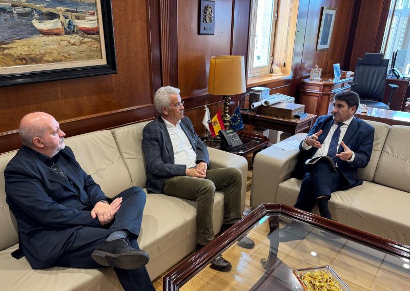 The government delegate meets with members of the Galician Irmandade Xurídica