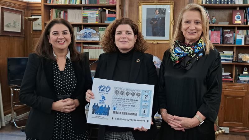 María Rivas presents with the Association of the Press of A Coruña the tenth of the National Lottery that pays tribute to the 120th anniversary of this entity