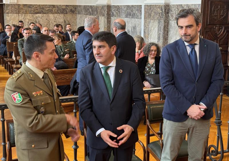 Pedro Blanco congratulates the six new judges destined for Galicia