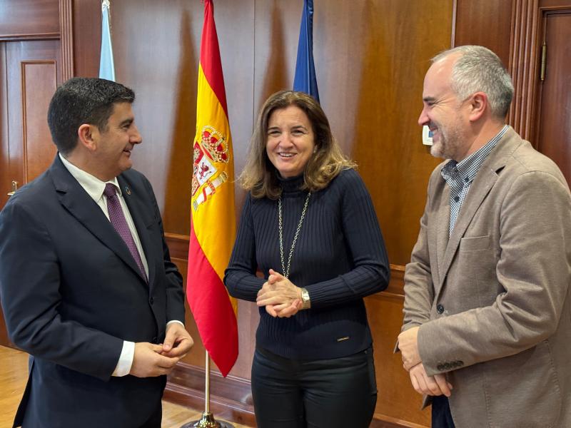 The government delegate in Galicia, Pedro Blanco, received the new head of the work area of the Government Delegation in Galicia, Paloma Retuerta García together with the general secretary, Alberto de la Fuente.