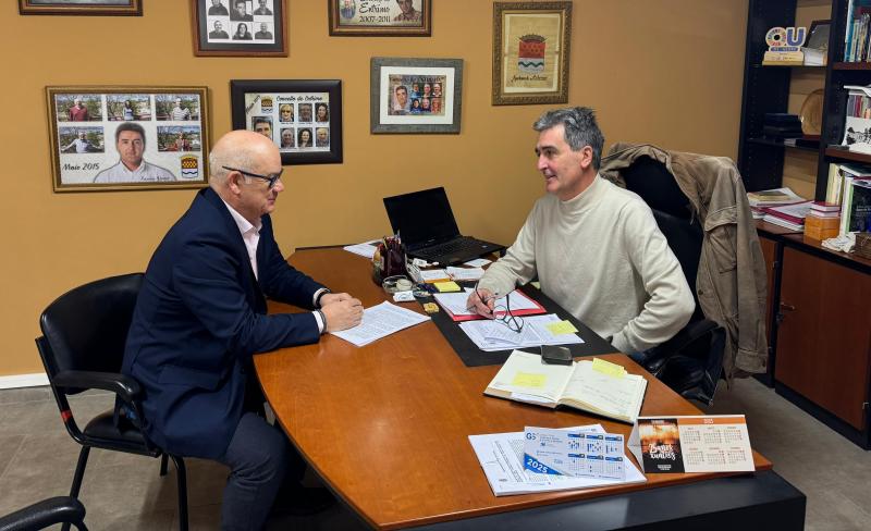 Eladio Santos reviews in Entrimo and Calvos de Randín the State aid for the improvement of rural roads, sanitation and home help