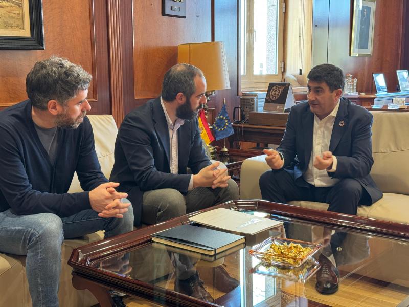 Pedro Blanco highlights the action of the Government in Rianxo, where it invests about 2 M€ to improve its municipal public services