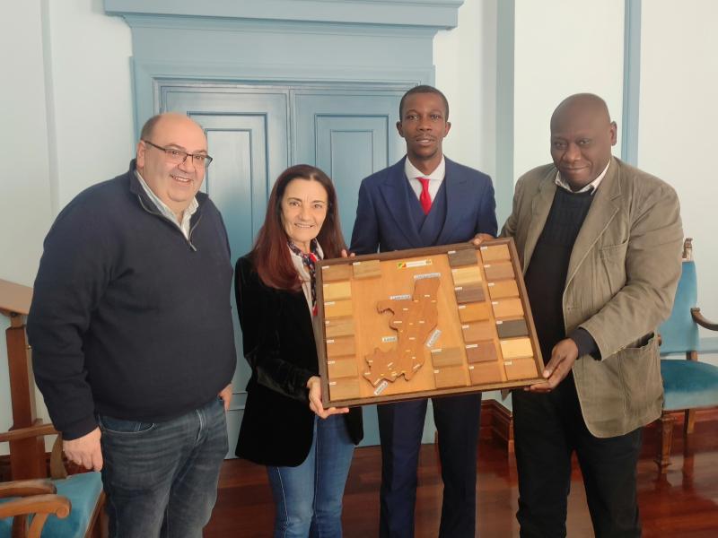 Isabel Rodríguez discusses ways of cooperation with the Republic of Congo to promote the formation and the associative fabric of youth