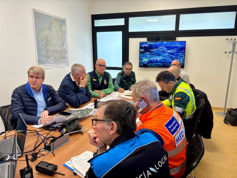 Eladio Santos offers "all the necessary resources" of the Government to fight the forest fires in Ourense