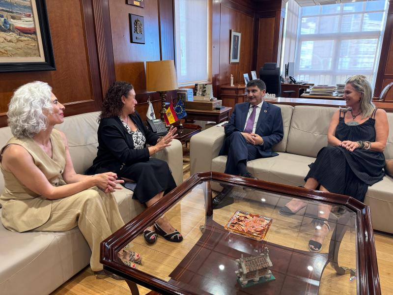 Pedro Blanco advances in the commitment of the Government to gender equality in its meeting with the directive of Executives of Galicia