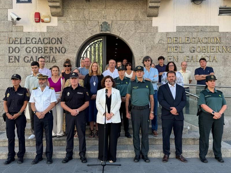 La subdelegada del Gobierno en A Coruña, María Rivas preside el acto de condena por el último asesinato machista acontecido en la localidad de Don Benito
