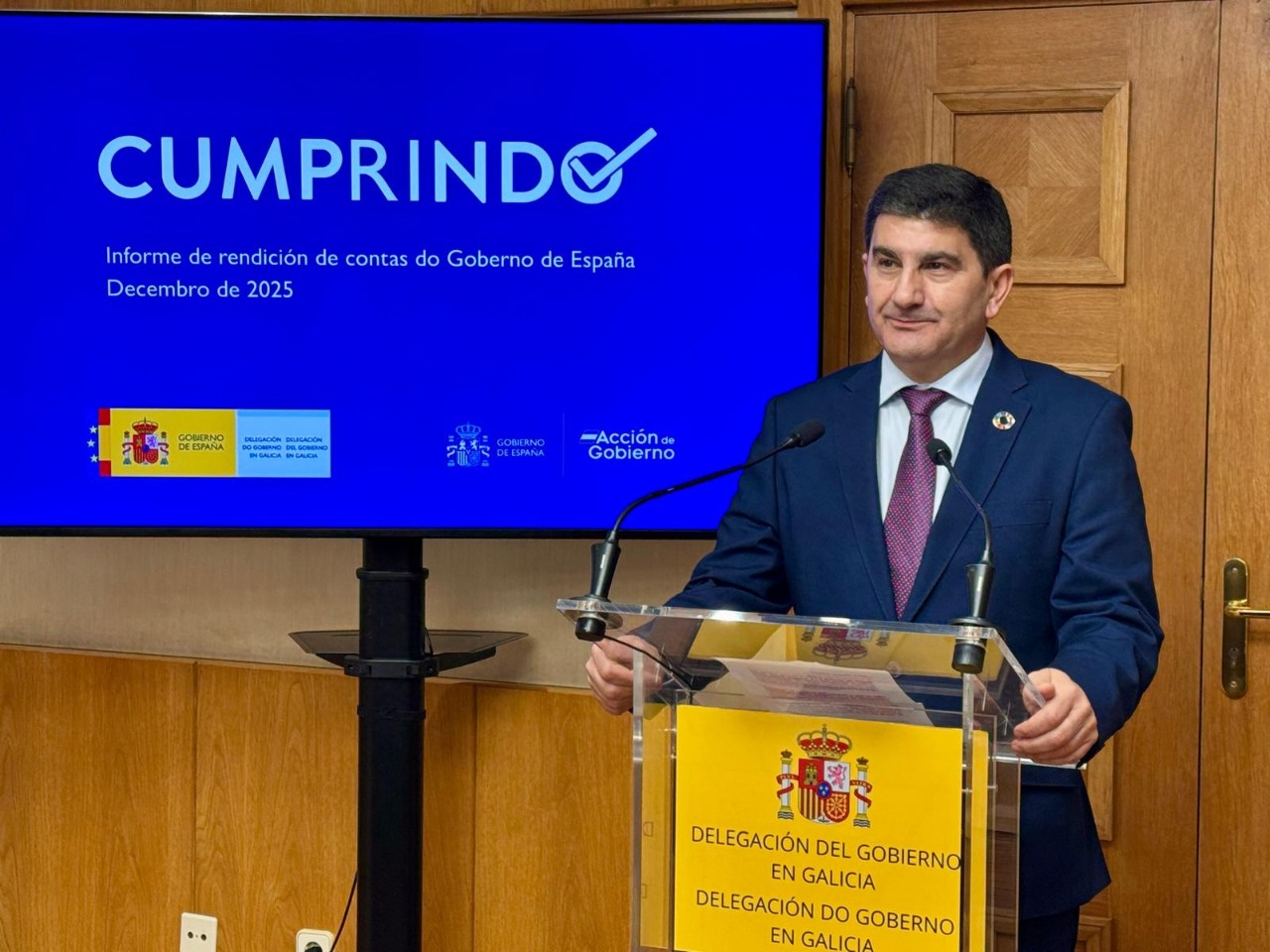 Image of the delegate presenting the balance Complying of the Government in Galicia
