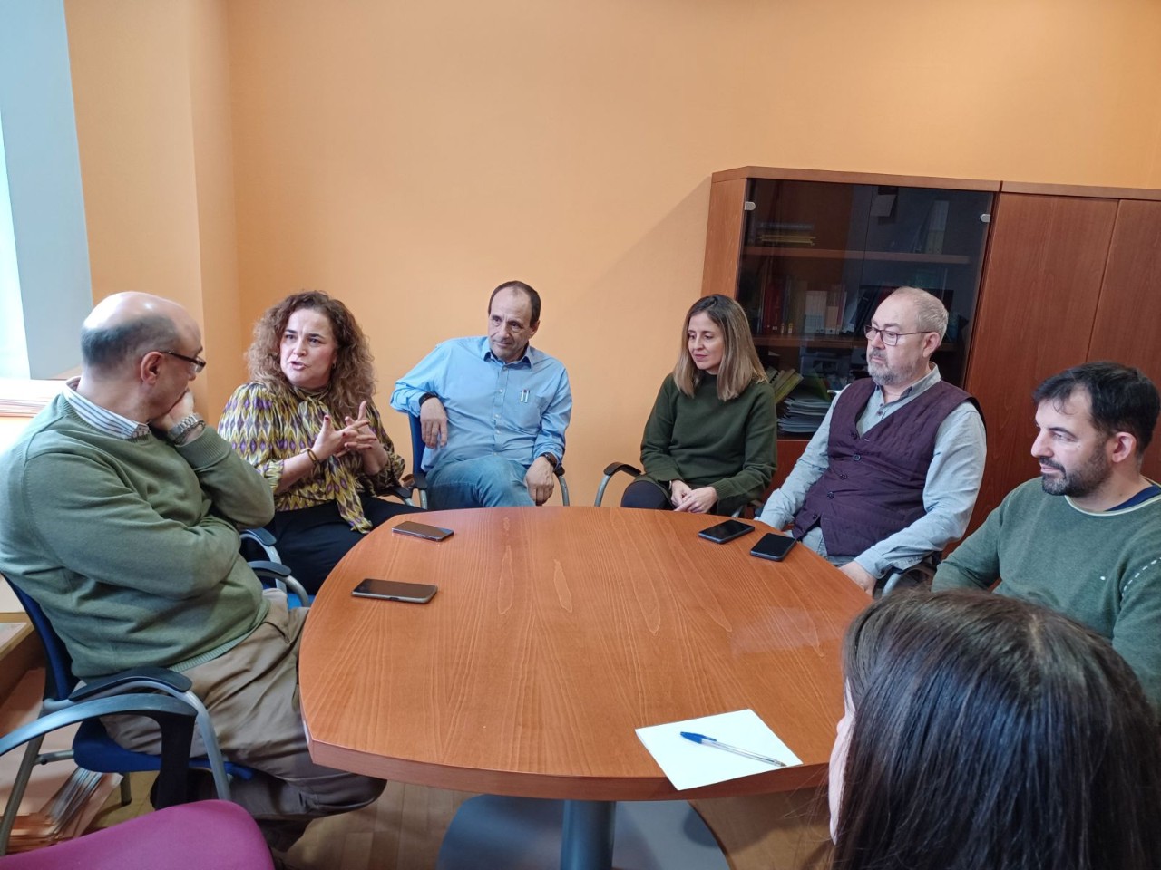 Government delegate in La Rioja, Beatriz Arraiz, on a visit to the Community Immigration Office