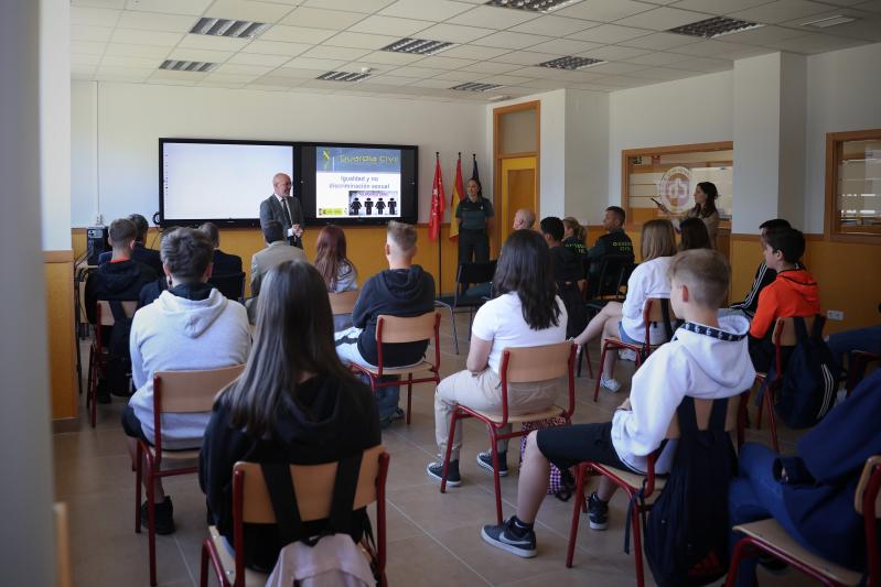 Francisco Martín calls on students to be “brave” to reject male chauvinistic attitudes and combat gender violence
