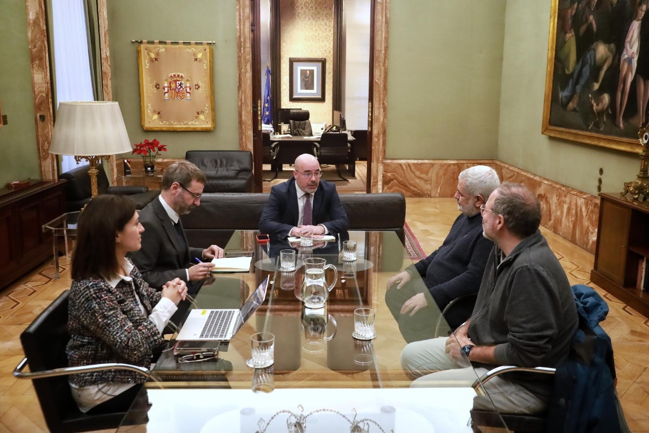 The delegate and the subdelegate of the Government meet with the Regional Federation of Neighborhood Associations of Madrid