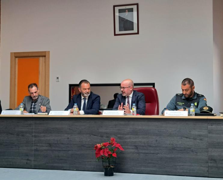 The government delegate co-chairs the Local Security Board of Daganzo and visits the municipality