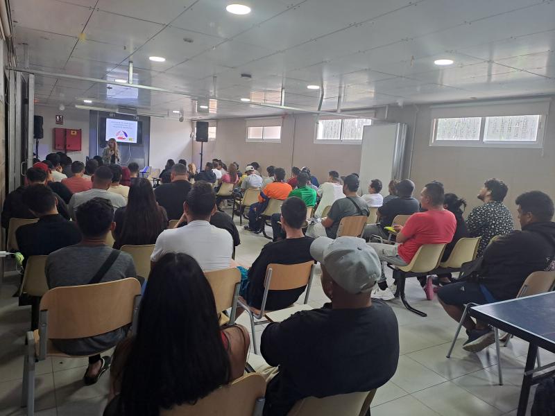 Segura addresses Equality and gender violence in talks with CETI residents