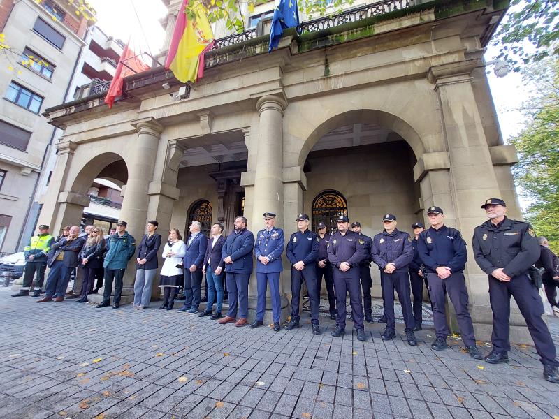 Minute of silence in the Government Delegation in Navarre in memory of the victims of the DANA