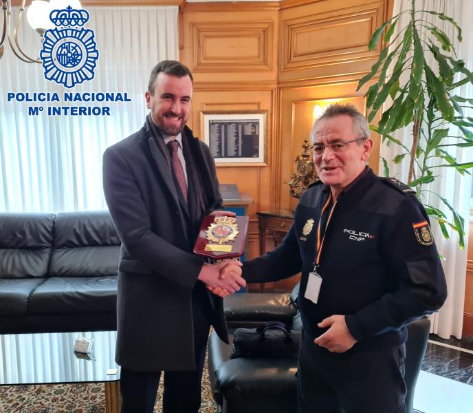 The National Police receives Ireland’s highest security representative to strengthen police cooperation on Bilbao–Rosslare ferries