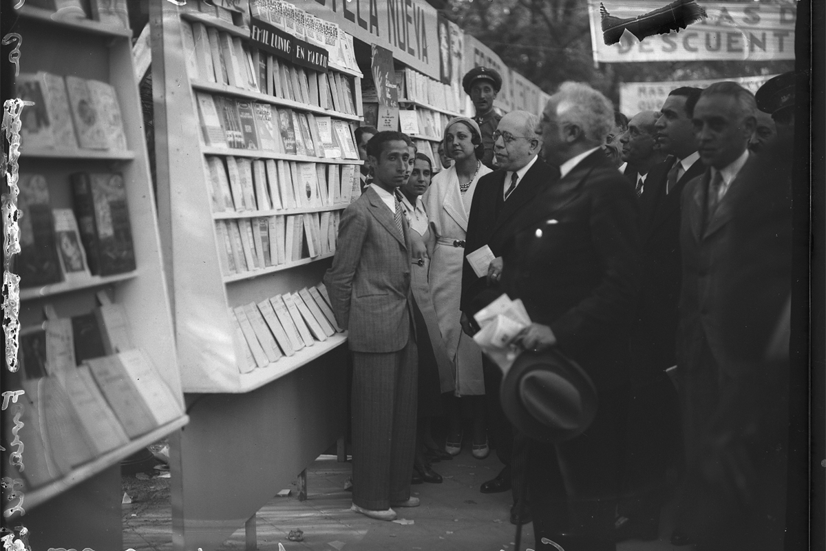 El Presidente de la República Niceto Alcalá Zamora con el Jefe del Gobierno Azaña en la Feria del libro El Presidente de la República Niceto Alcalá Zamora con el Jefe del Gobierno Azaña en la Feria del libro