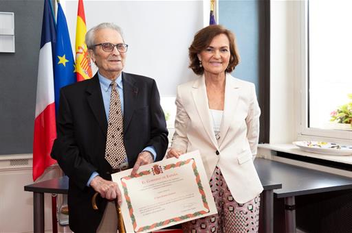 The vice-president pays tribute to the last surviving Spaniard of Mauthausen: "You are an admirable example for the Spanish"