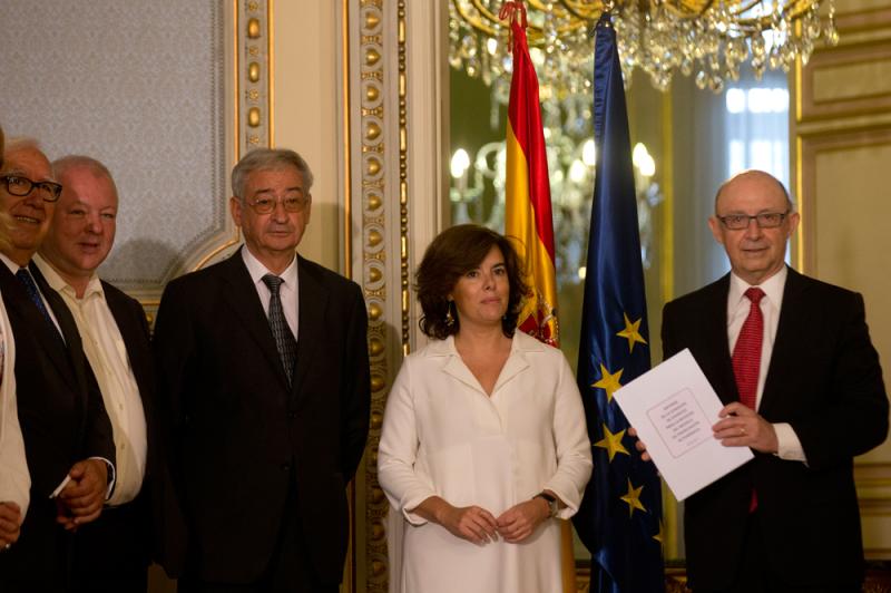 The Government receives the reports of the experts on regional and local financing