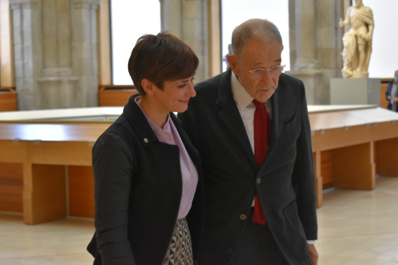 Isabel Rodríguez visits the Prado Museum and meets with the president of the Board of Trustees Javier Solana