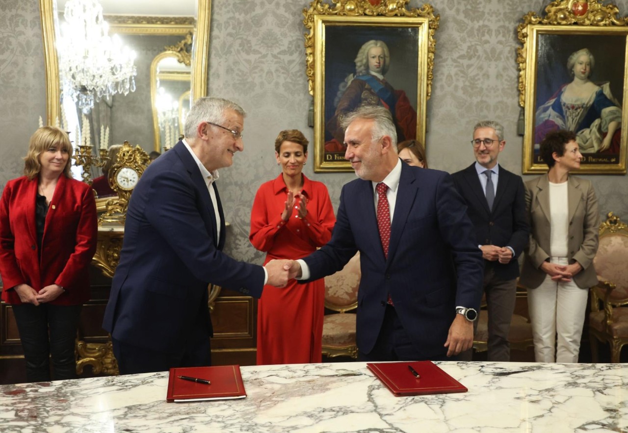 Signing of the agreement to begin the reform of LORAFNA