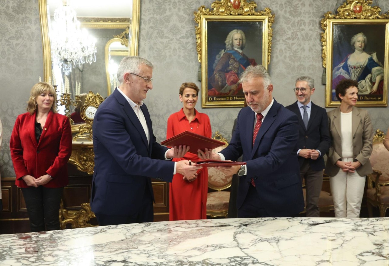 Signing of the agreement to begin the reform of LORAFNA
