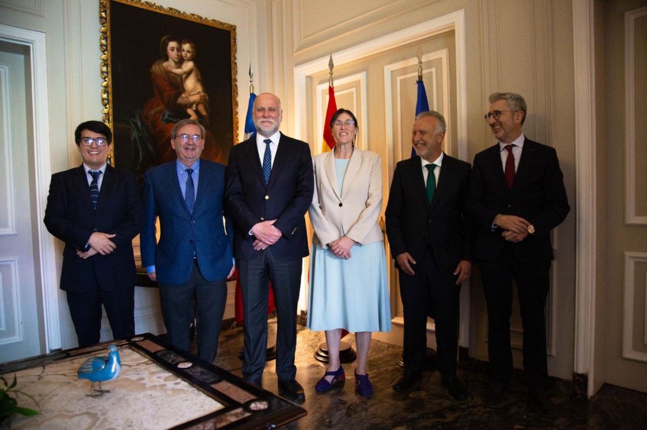 Ángel Víctor Torres visits Chile