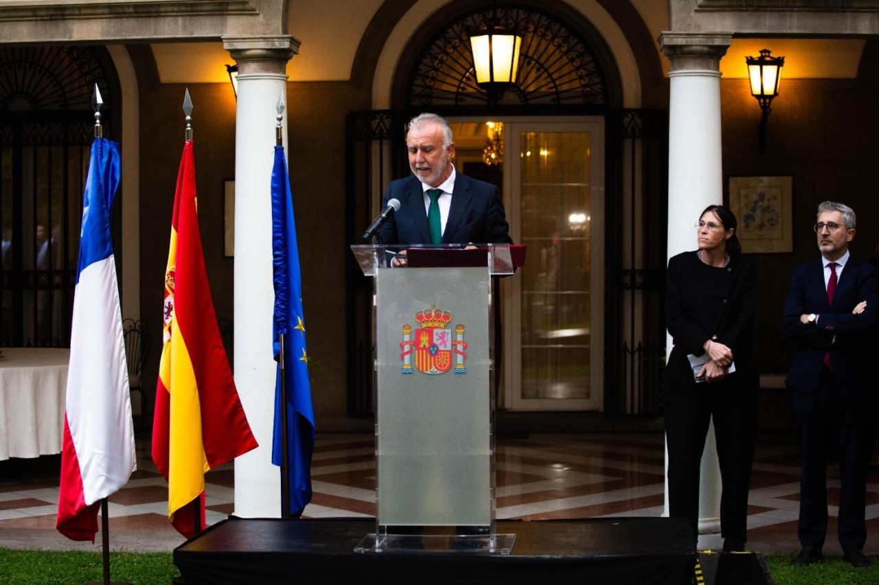 Ángel Víctor Torres visits Chile