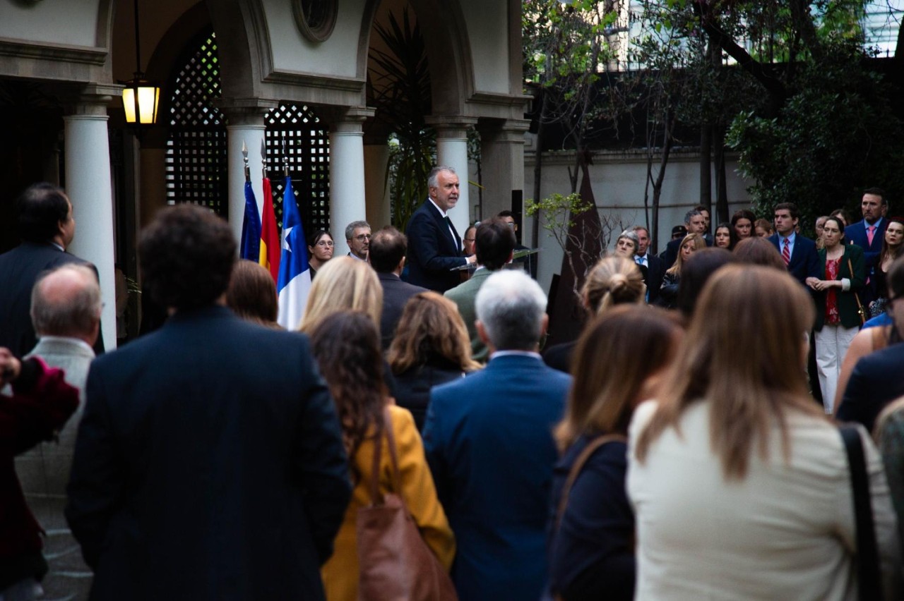 Ángel Víctor Torres visits Chile