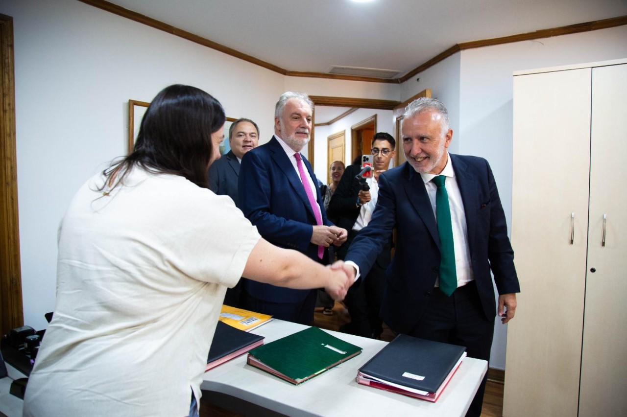 Ángel Víctor Torres visits Chile