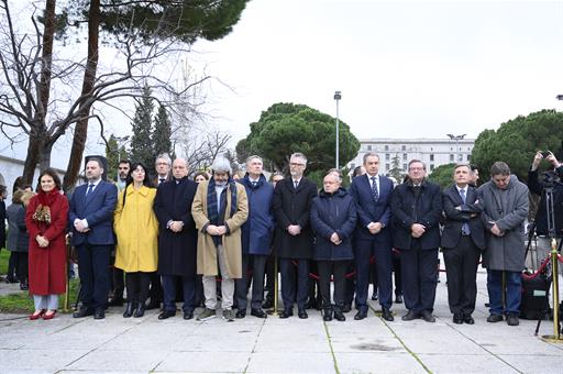 Calvok Iñigo Cabacasen konpromisoa adierazten du nazismoaren biktima espainiarrak oroitzeko