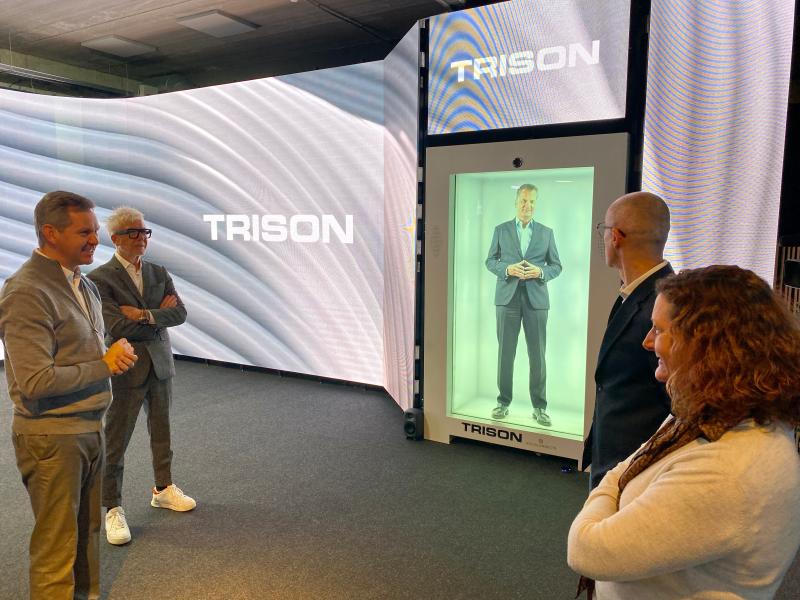 José Miñonesek Galiziako enpresa-ehunaren modernizazioa egiaztatu du Trisonen, Gobernuaren Berreskuratze Planarekin, digitalizazioaren katalizatzaile gisa