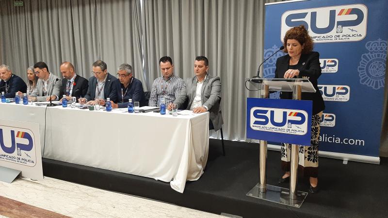 Maria Rivasek SUPen Urteko Batzarraren inaugurazioan parte hartu du eta balioan jarri du Polizia Nazionaleko agenteek Galizian egunero egindako lana