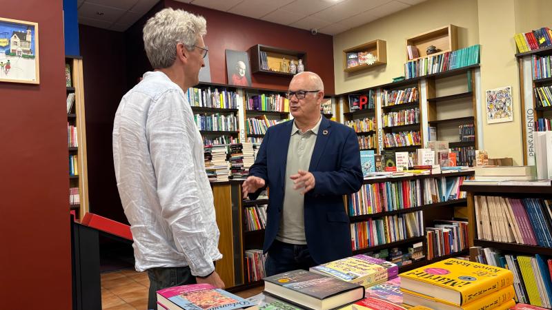 Eladio Santosek 2007an jaiotako Ourense probintziako gazteak Gobernuaren Kultura Bonoa erabiltzera animatu ditu