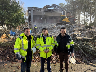 Imagen de la visita al inicio de las obras de la Casa de la Cultura de Boiro
